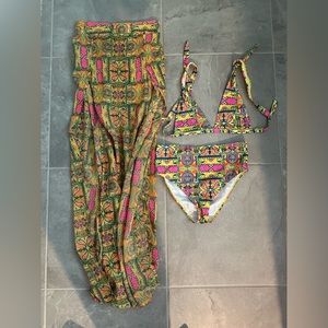 Boohoo 3 piece set. Bikini top, bottom, and skirt. Size 4